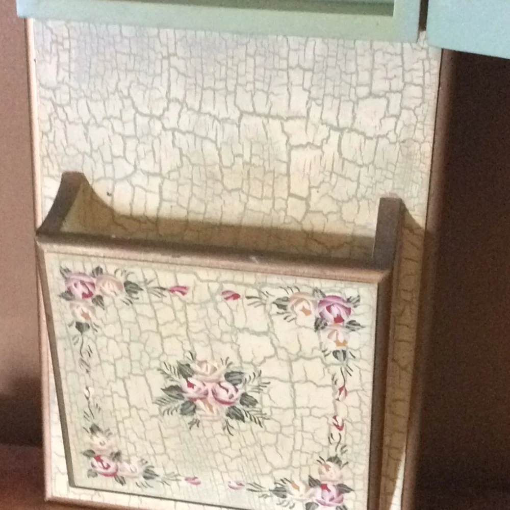 Vintage Style Wall Mail & Mirror Organizer in Pale Green